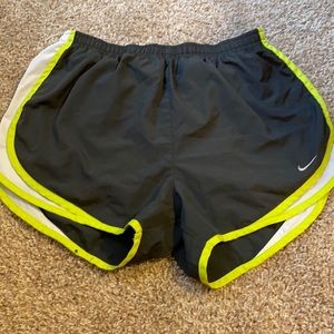 Women’s Nike shorts size M